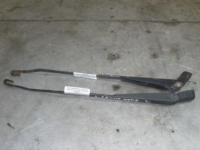 Щеткодержатель (поводок стеклоочистителя, дворник) 8VLK97 Skoda Felicia