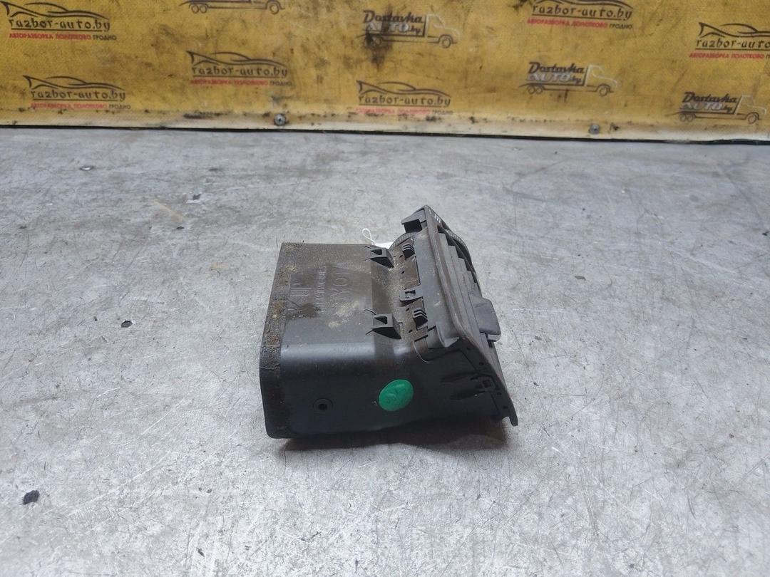 Дефлектор обдува салона W5DD2L Toyota Corolla купить с доставкой