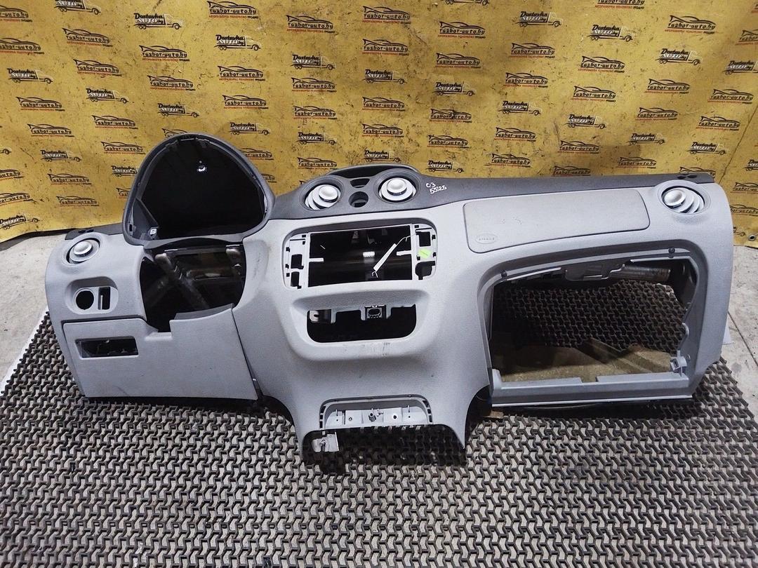 Панель передняя салона (торпедо) UGB4VI Citroen C3 купить в магазине запчастей бу