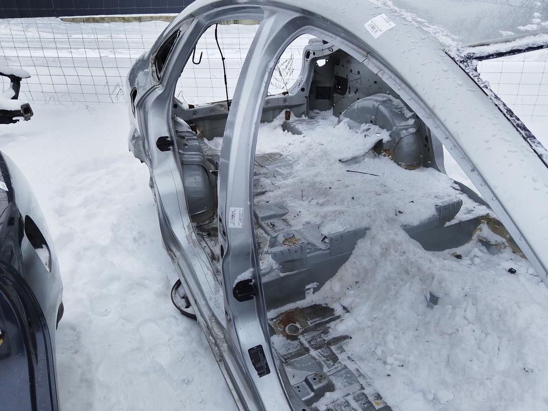 Стойка кузовная центральная правая O6N8H6 Ford Mondeo купить на авторазборке