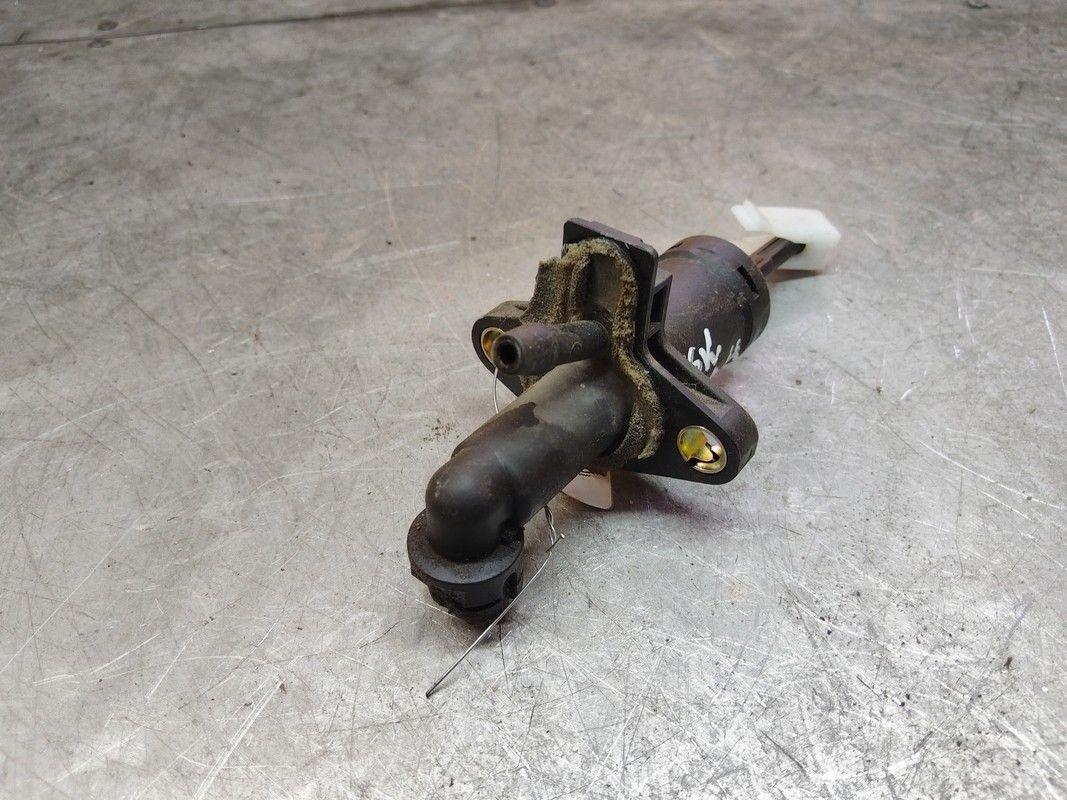 Цилиндр сцепления главный 9212N8 Skoda Fabia купить