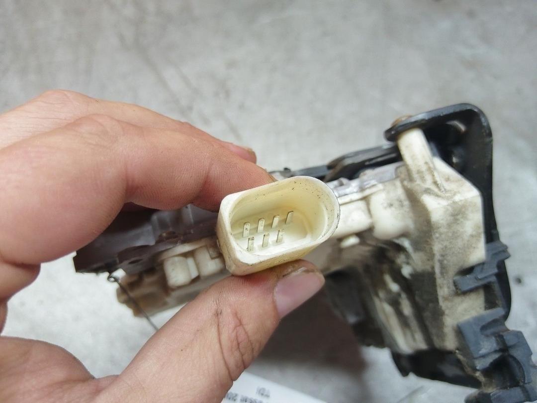 Замок двери задней правой HJQFMI Volkswagen Passat купить с доставкой