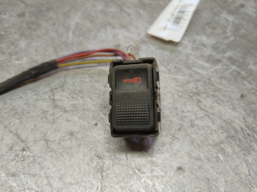 Кнопка центрального замка W4QCJF Audi A3 - Фото 1