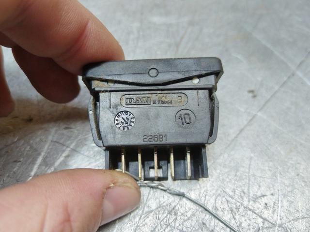 Кнопка стеклоподъемника 2X21MF Citroen Saxo купить с доставкой