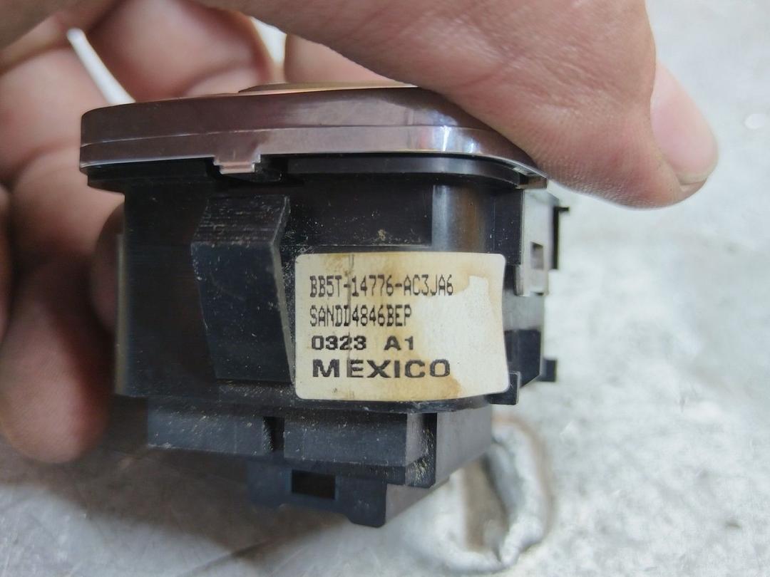 Кнопка регулировки сидения XU5ORY Ford Fusion - Фото 4