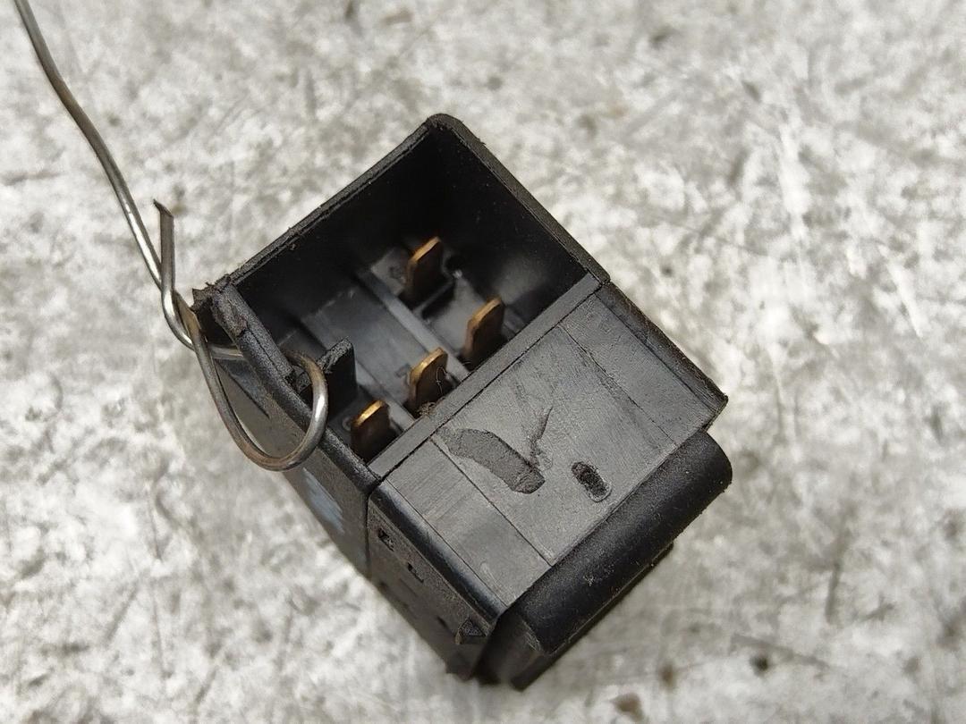 Кнопка стеклоподъемника заднего левого MDA6LM Volkswagen Passat купить в магазине запчастей бу