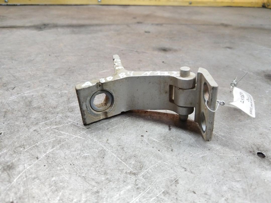 Петля двери задней правой 471YH2 Audi 80 купить