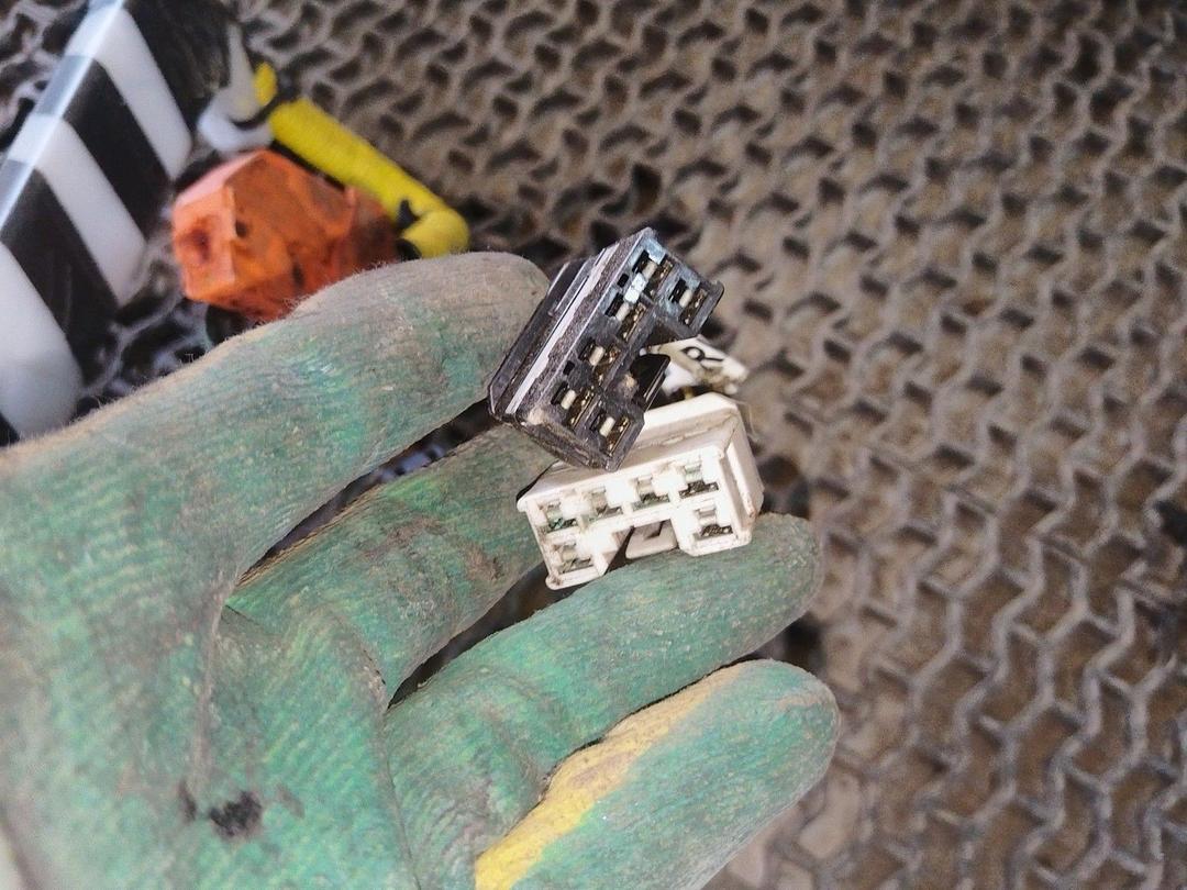 Проводка салона HUC767 Mitsubishi Carisma undefined