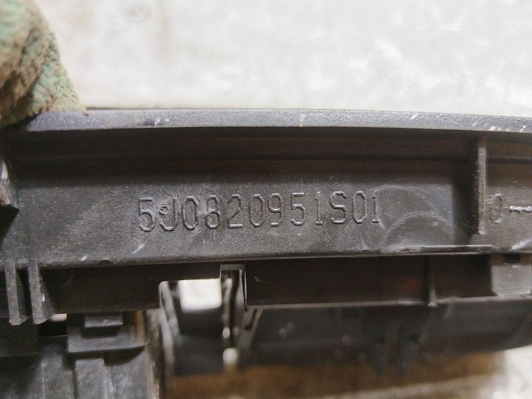 Дефлектор обдува салона OU1R7R Skoda Fabia купить в магазине запчастей бу