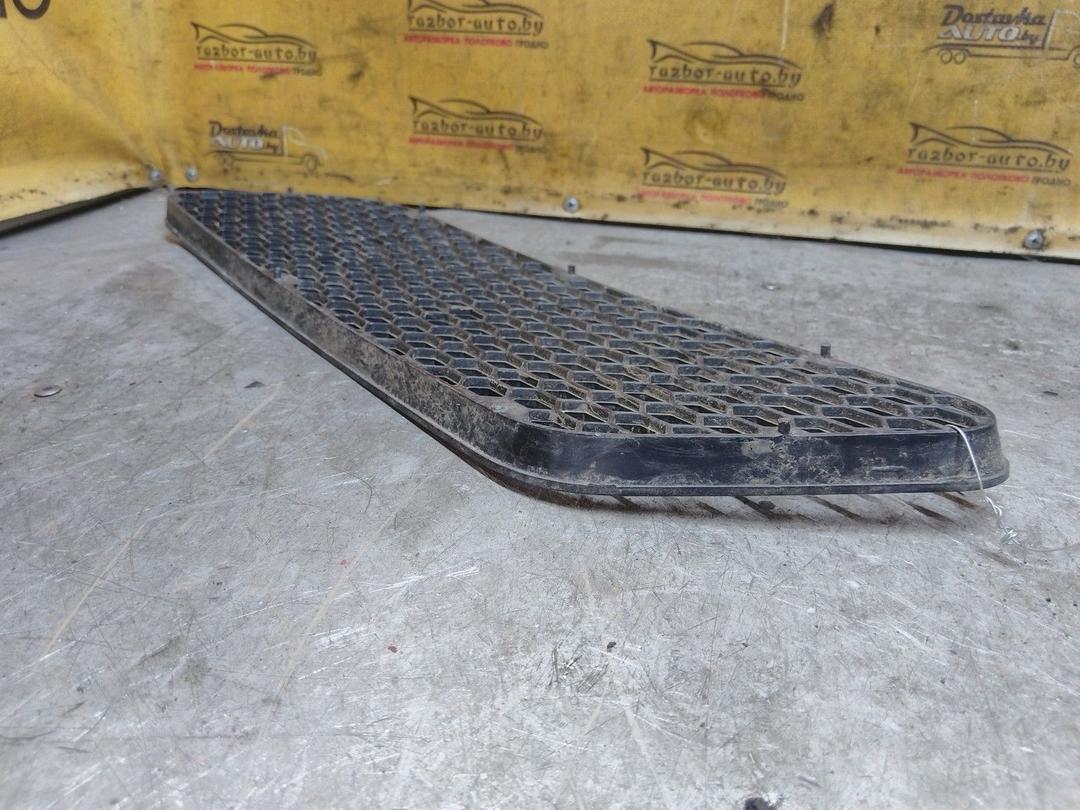 Заглушка (решетка) в бампер передний PVHQFL Alfa Romeo 147 купить в магазине запчастей бу