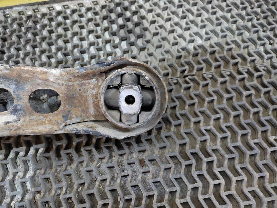 Рычаг задний левый 4EXWH5 Volvo V40 купить на авторазборке