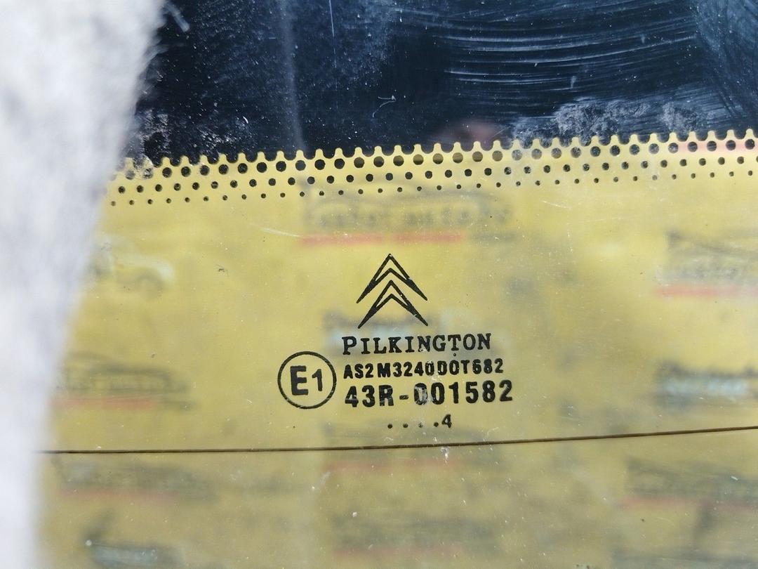 Стекло заднее 82B9NK Citroen C3 купить