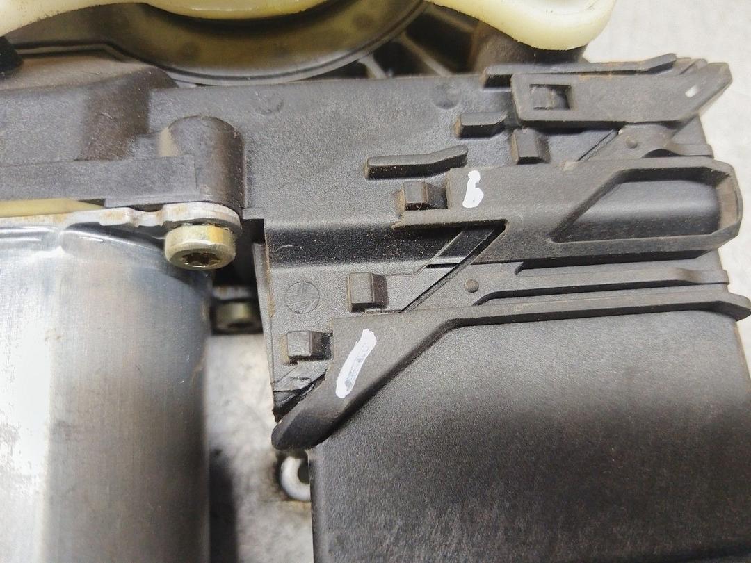 Моторчик стеклоподъемника задний правый PYQH9M Volkswagen Passat купить на авторазборке