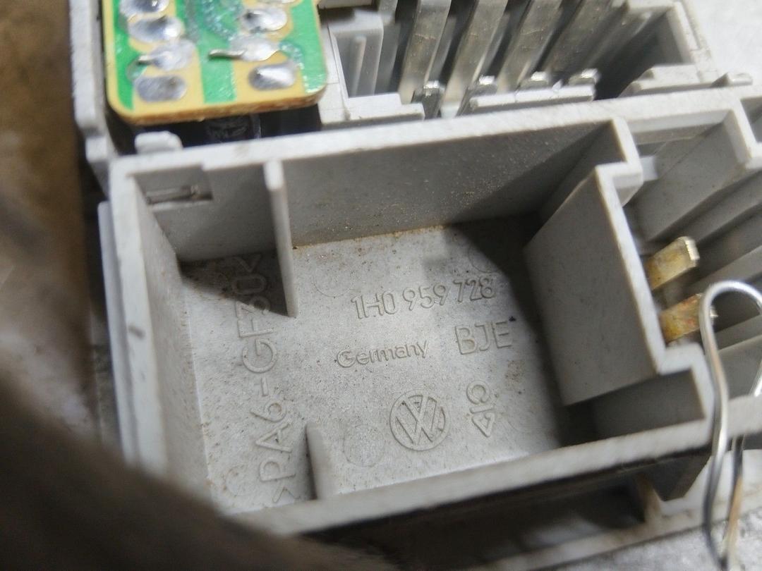 Фонарь салона (плафон) 6IHTOG Volkswagen Passat купить с доставкой