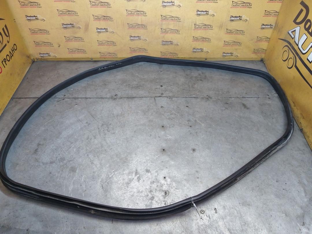 Уплотнитель двери задней правой 12VGE0 Opel Astra