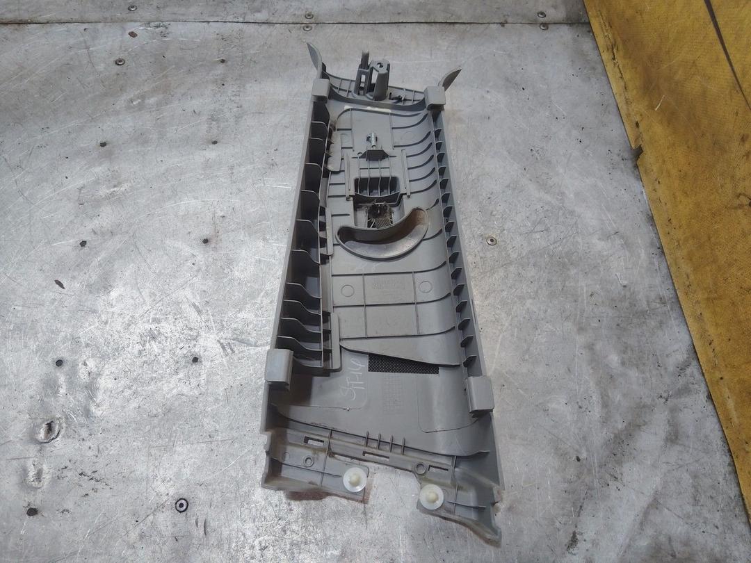 Обшивка стойки центральной правой KTJ0RP Kia Sorento купить