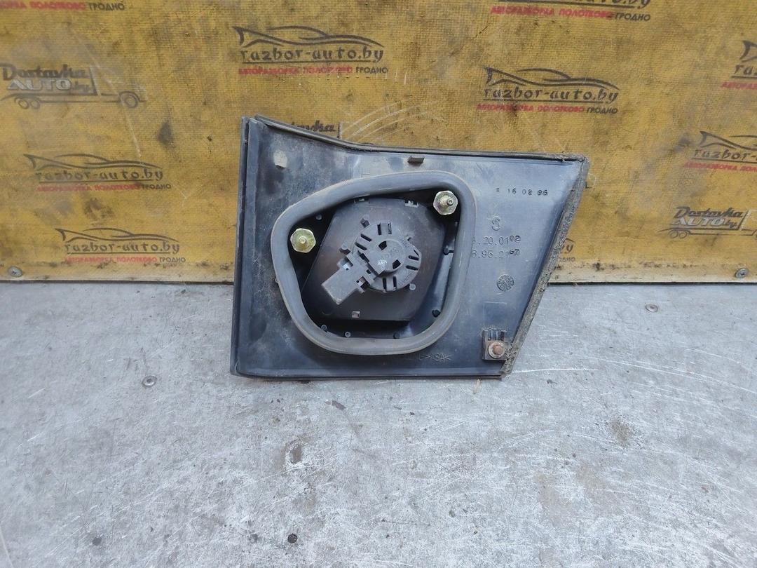 Фонарь крышки багажника левый YF141Z Mitsubishi Carisma купить с доставкой