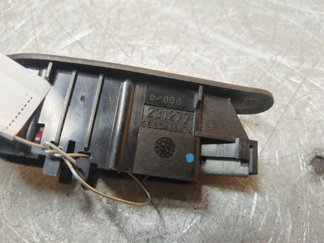 Кнопка аварийной сигнализации ZPAYXH Peugeot 406 - Фото 3