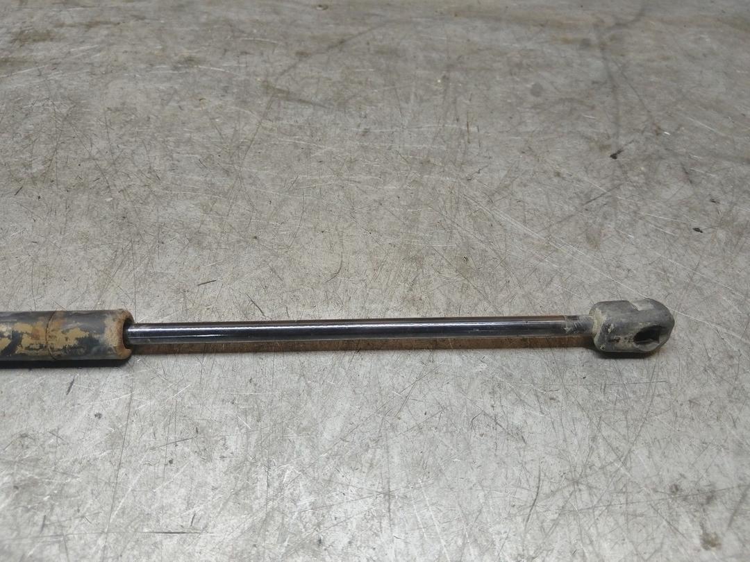 Амортизатор крышки багажника (3-5 двери) DTQW6I Toyota Corolla - Фото 2