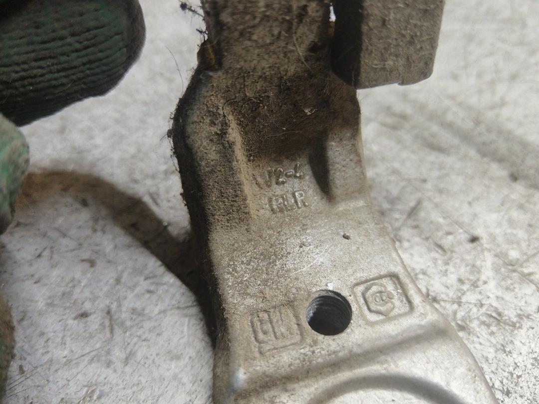 Петля двери задней правой 4R70IE Opel Vectra купить на авторазборке