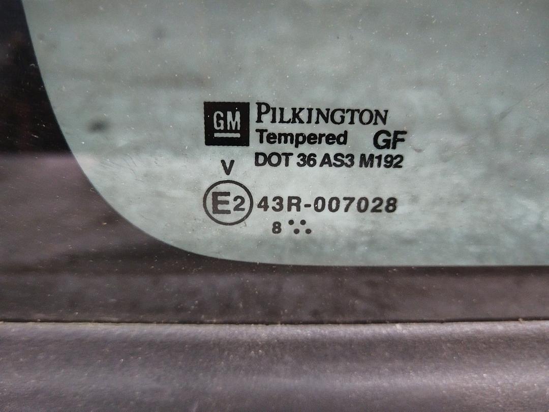 Стекло кузовное боковое левое W7PUV7 Opel Zafira купить