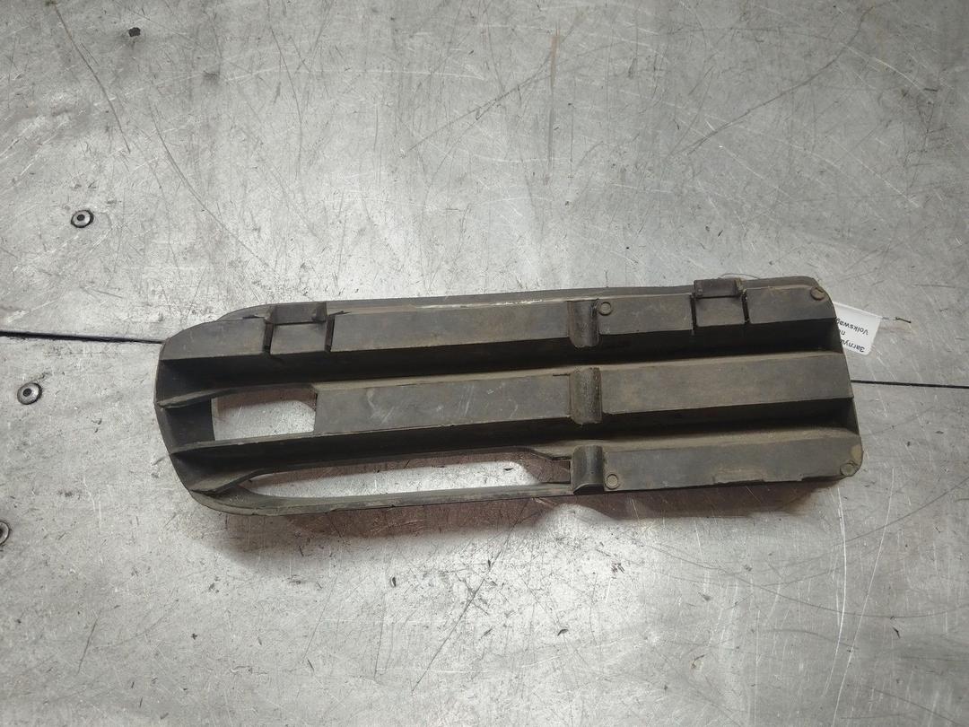 Заглушка (решетка) в бампер передний 1F0S55 Volkswagen Golf купить