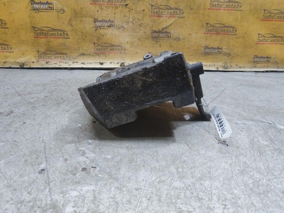 Кронштейн компрессора кондиционера U4GIHA Volkswagen Passat - Фото 3