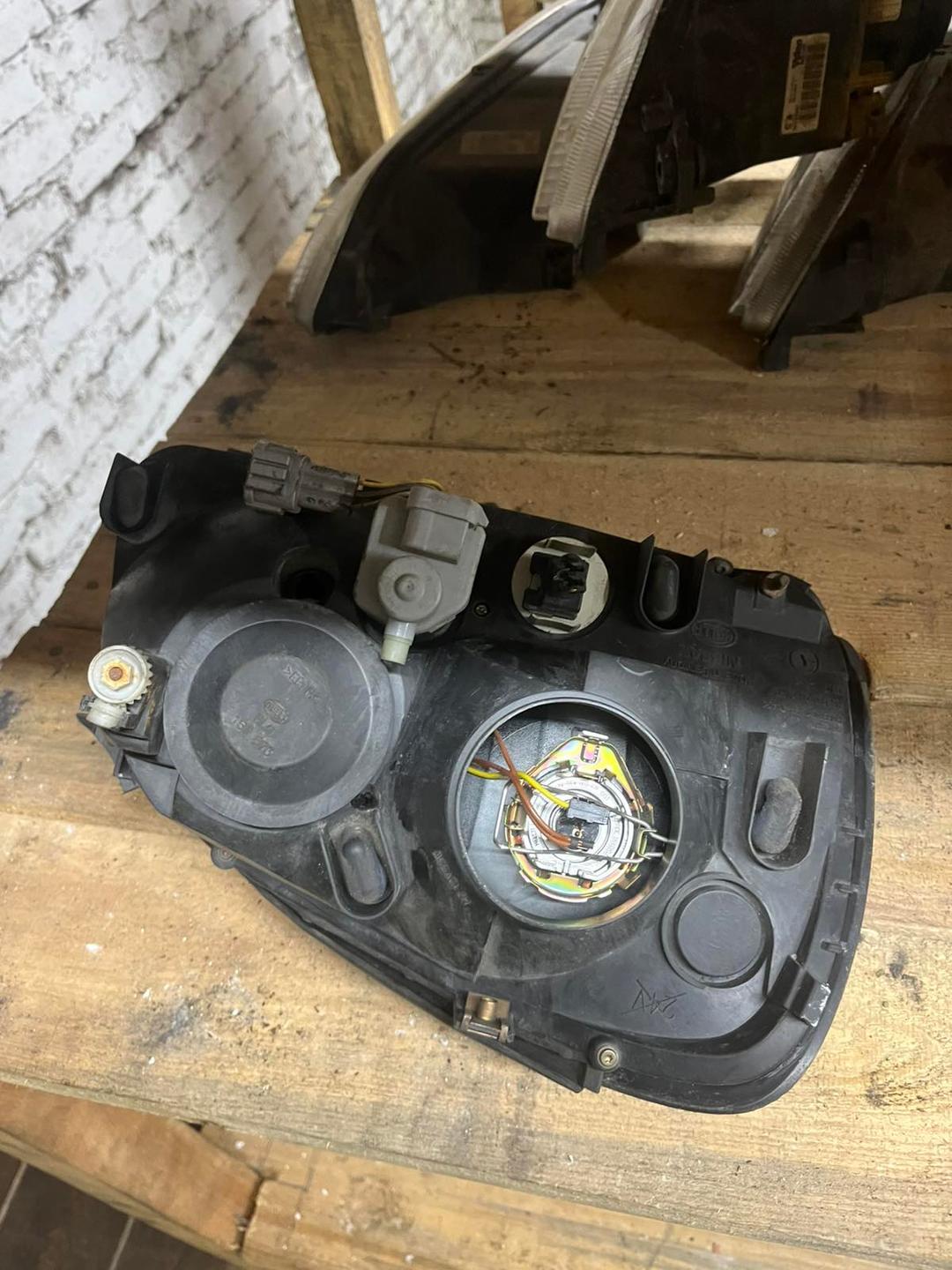 Фара левая EUFBHZ Nissan Almera Tino