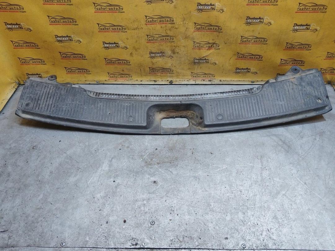 Накладка замка багажника L9J0U8 Renault Laguna