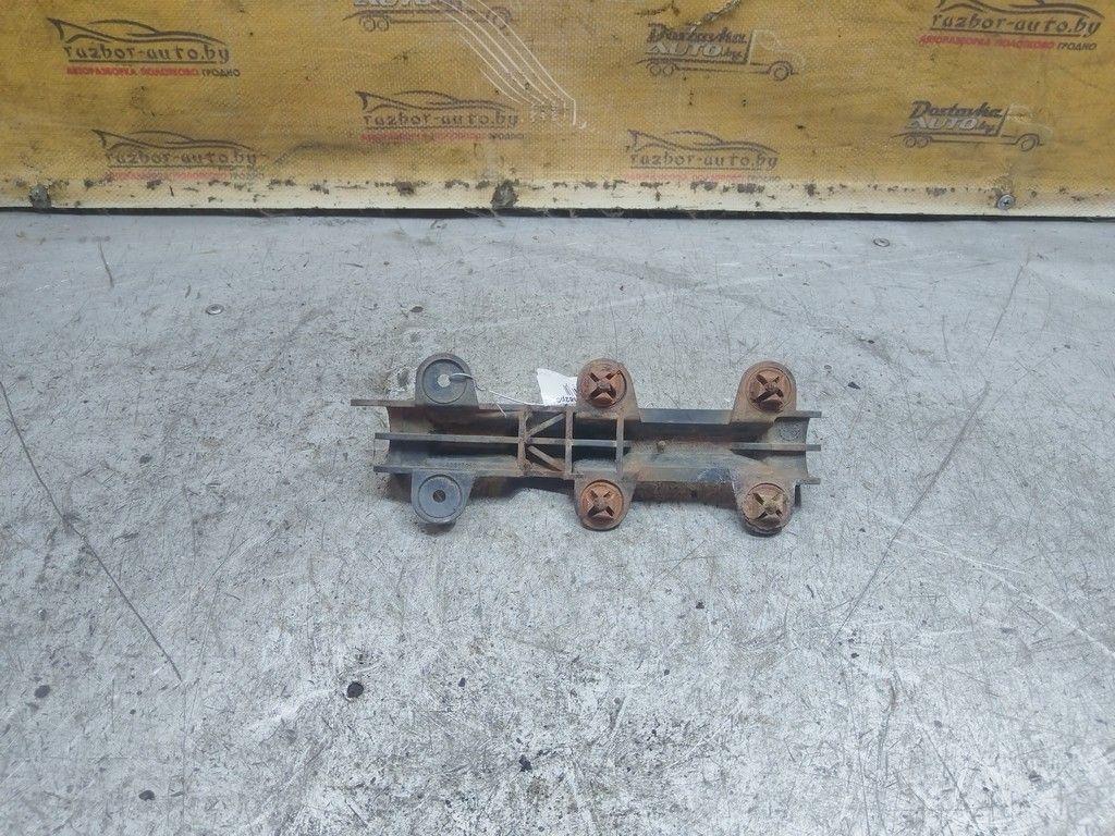 Кронштейн крепления бампера заднего XIJ8Y4 Audi 80 - Фото 3