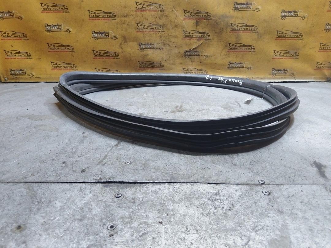 Уплотнитель двери передней правой P5AH7T Citroen Xsara Picasso купить в магазине запчастей бу