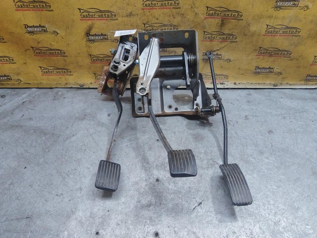 Узел педальный (блок педалей) RC1XXZ Mitsubishi Carisma купить с доставкой