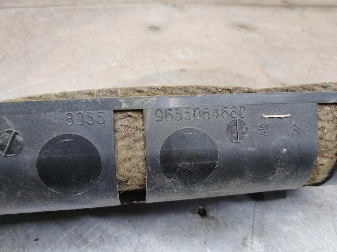 Решетка вентиляции кузова 3Z61NE Citroen C3 купить в магазине запчастей бу