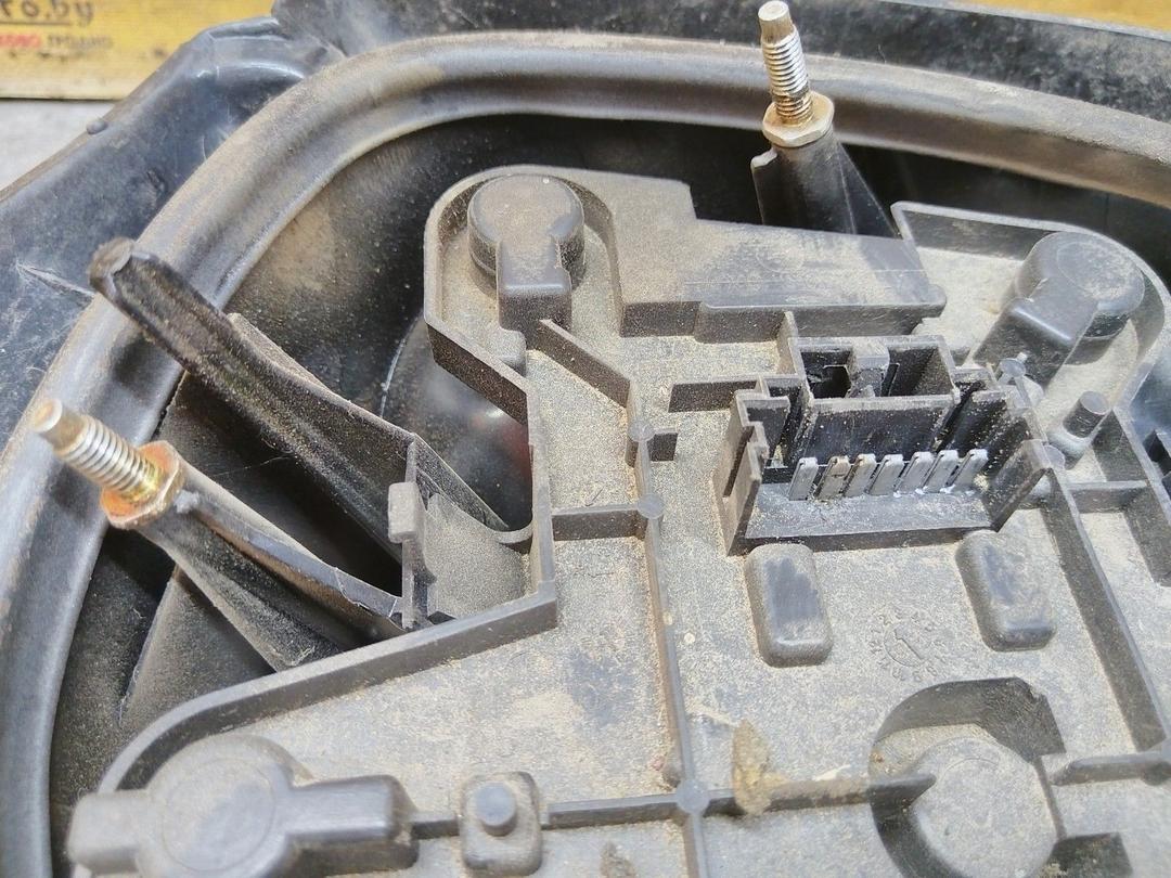 Фонарь задний правый RZU84E Renault Megane купить на авторазборке