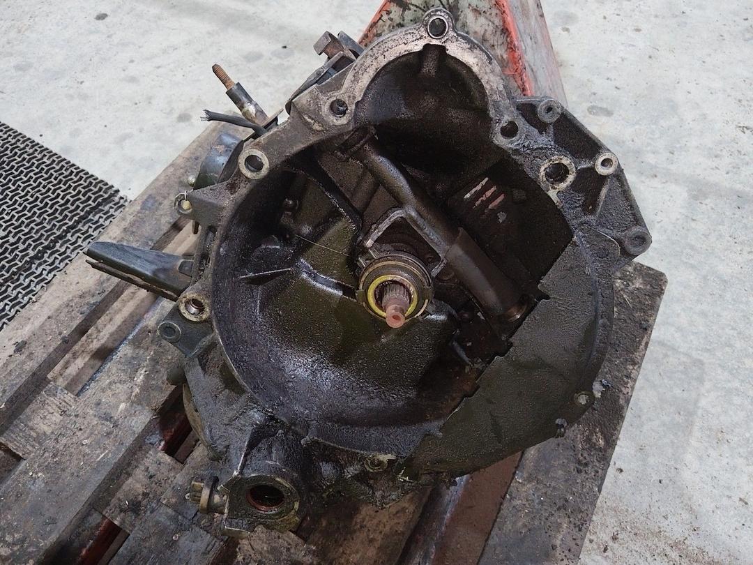 КПП механическая (МКПП) 5-ступенчатая LR9V08 Peugeot 806 купить