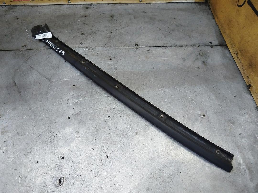 Молдинг стекла лобового FH973X Renault Safrane