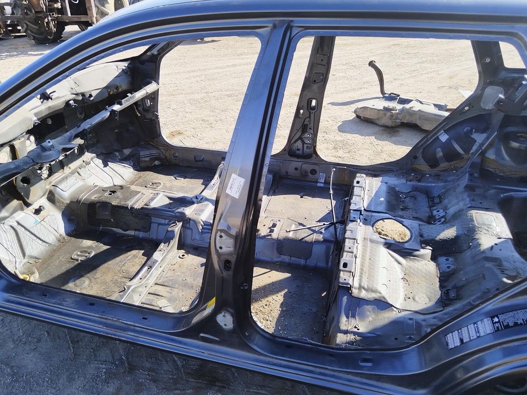 Стойка кузовная центральная левая SXRYH5 Volvo V40