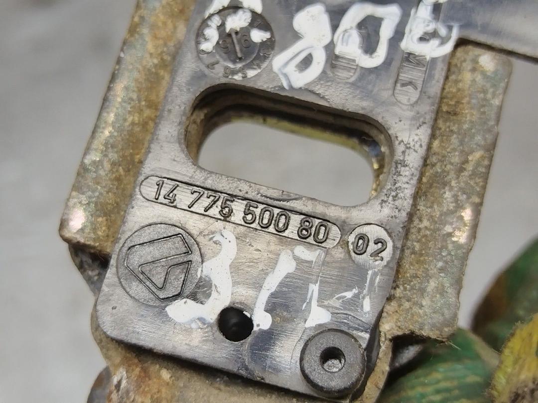 Ответная часть замка багажника 1O4U4B Peugeot 806 - Фото 3