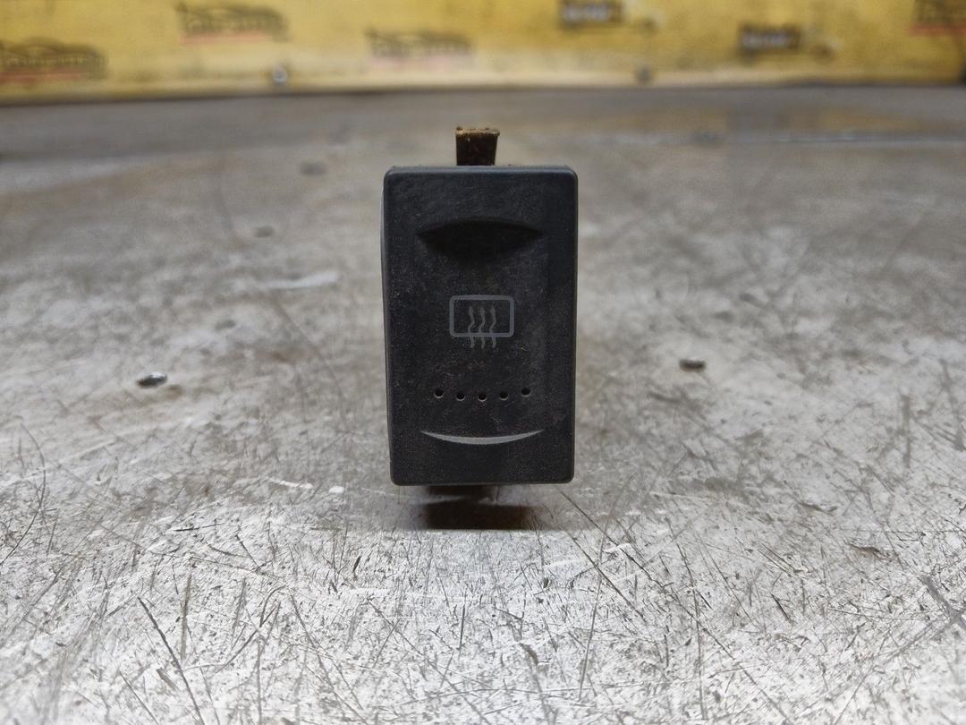 Кнопка подогрева заднего стекла MZ58IO Volkswagen Passat