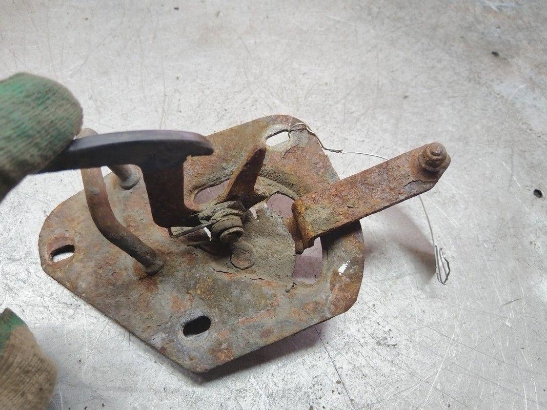 Крюк капота 4P0R6F Skoda Fabia - Фото 3