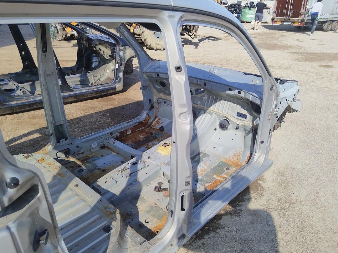 Стойка кузовная центральная правая BV1C1R Citroen Berlingo купить в магазине запчастей бу