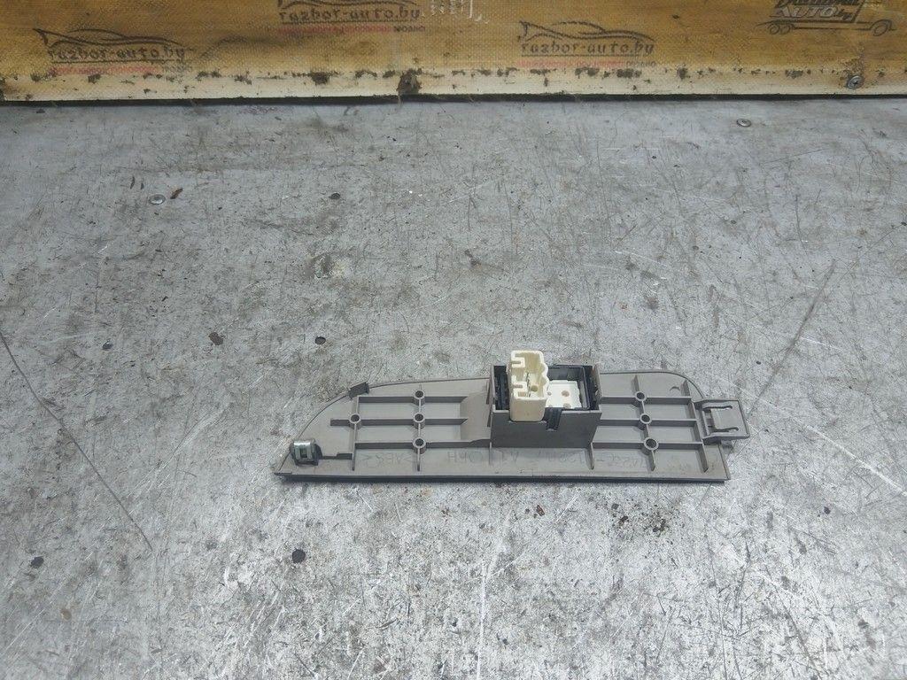 Кнопка стеклоподъемника переднего правого ZWW0P1 Toyota Corolla - Фото 4