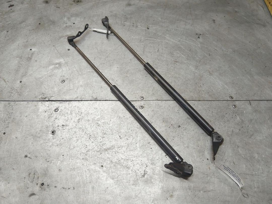 Амортизатор крышки багажника (3-5 двери) 6M5YYM Toyota Yaris