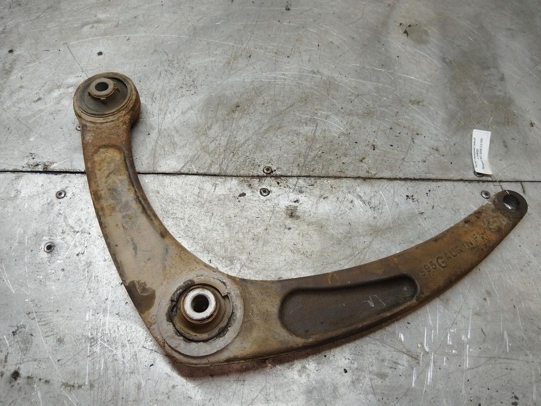 Рычаг передний левый L1H5QD Peugeot 307