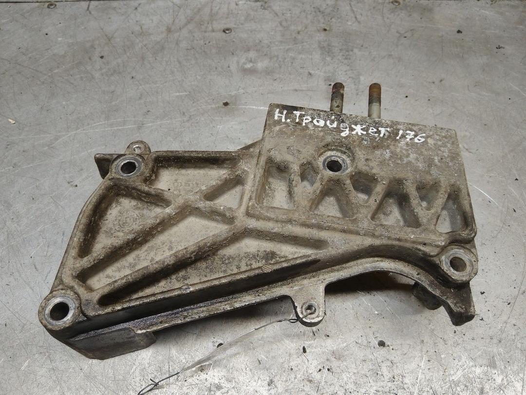 Кронштейн двигателя 2H2P3P Hyundai Trajet - Фото 2