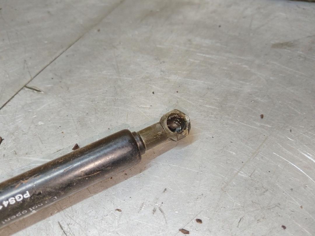 Амортизатор крышки багажника (3-5 двери) 2095K1 Peugeot 306 - Фото 2