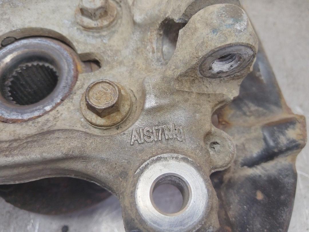 Кулак поворотный правый XE65ID Ford Fusion undefined