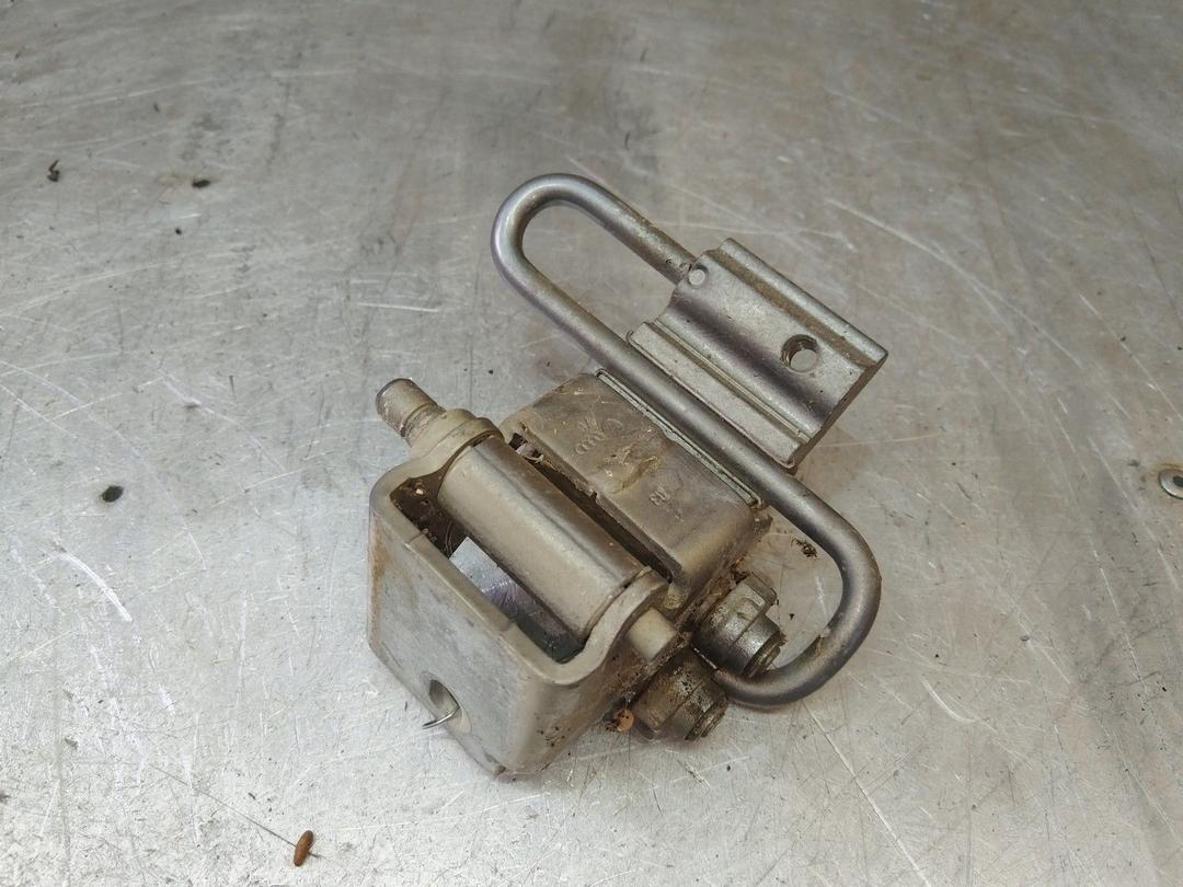 Петля двери задней правой N79E39 Volkswagen Passat купить