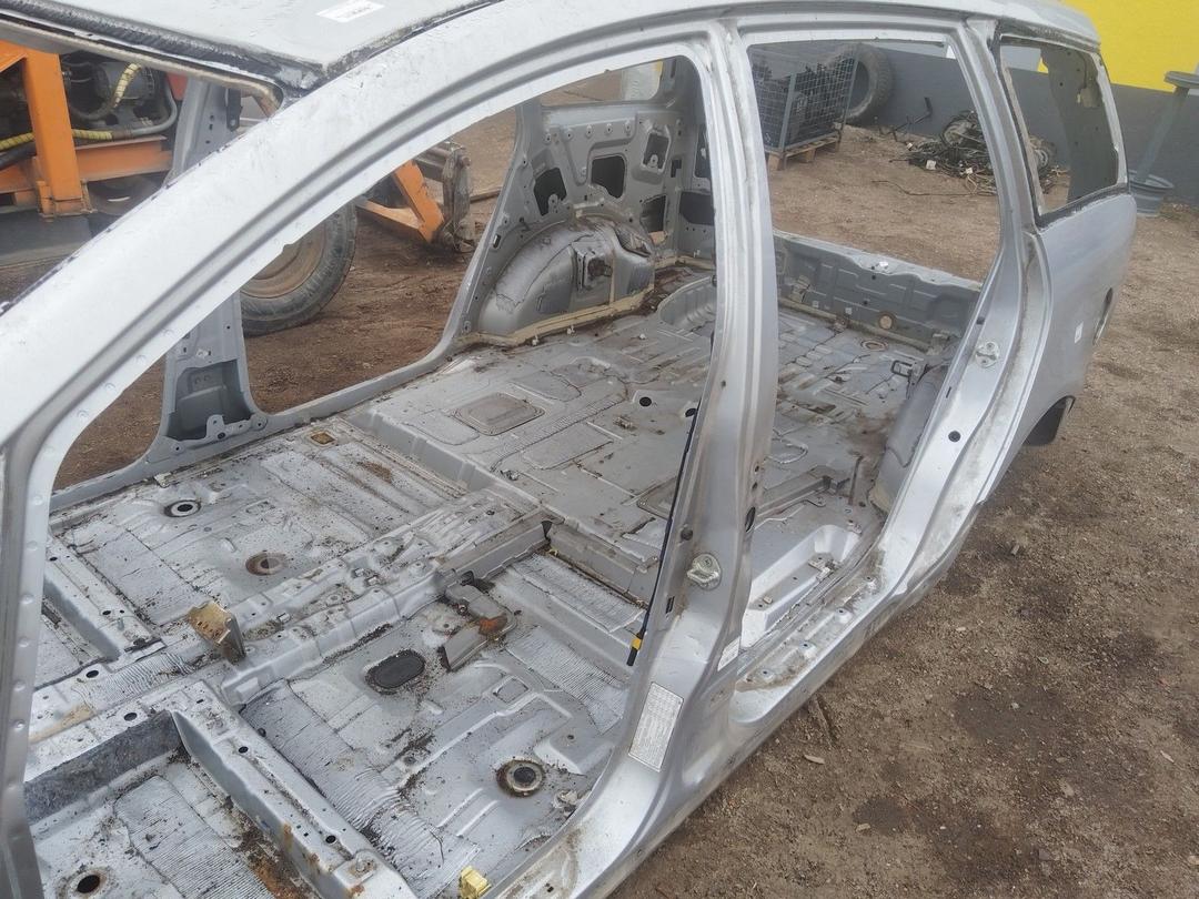 Стойка кузовная центральная левая N6A372 Mitsubishi Grandis купить на авторазборке