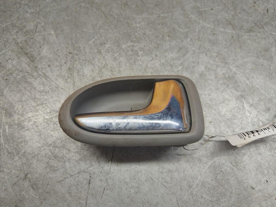 Ручка внутренняя передняя правая 3MB4G8 Mazda Premacy купить